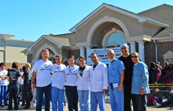 “Free Dental Day” team in front of the clinic building
